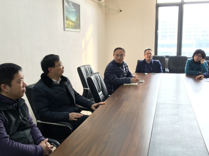 图3bwin必赢中国官网姜斌院长和电气工程党支部党员们进行讨论和交流_副本.jpg